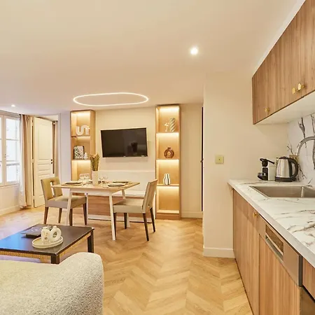 New In The Heart Of 4 People Paris